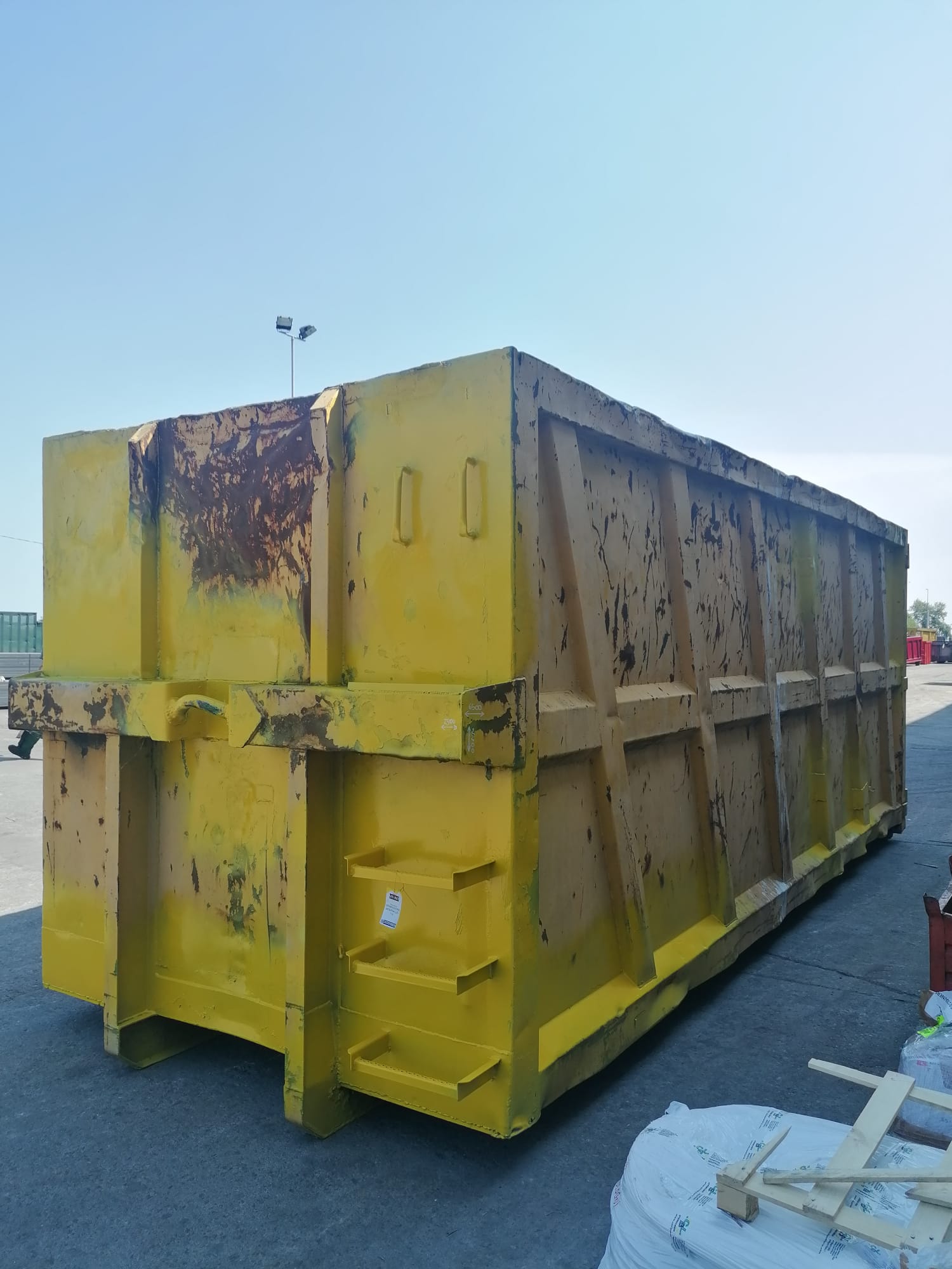 Conteneur usagé US-714