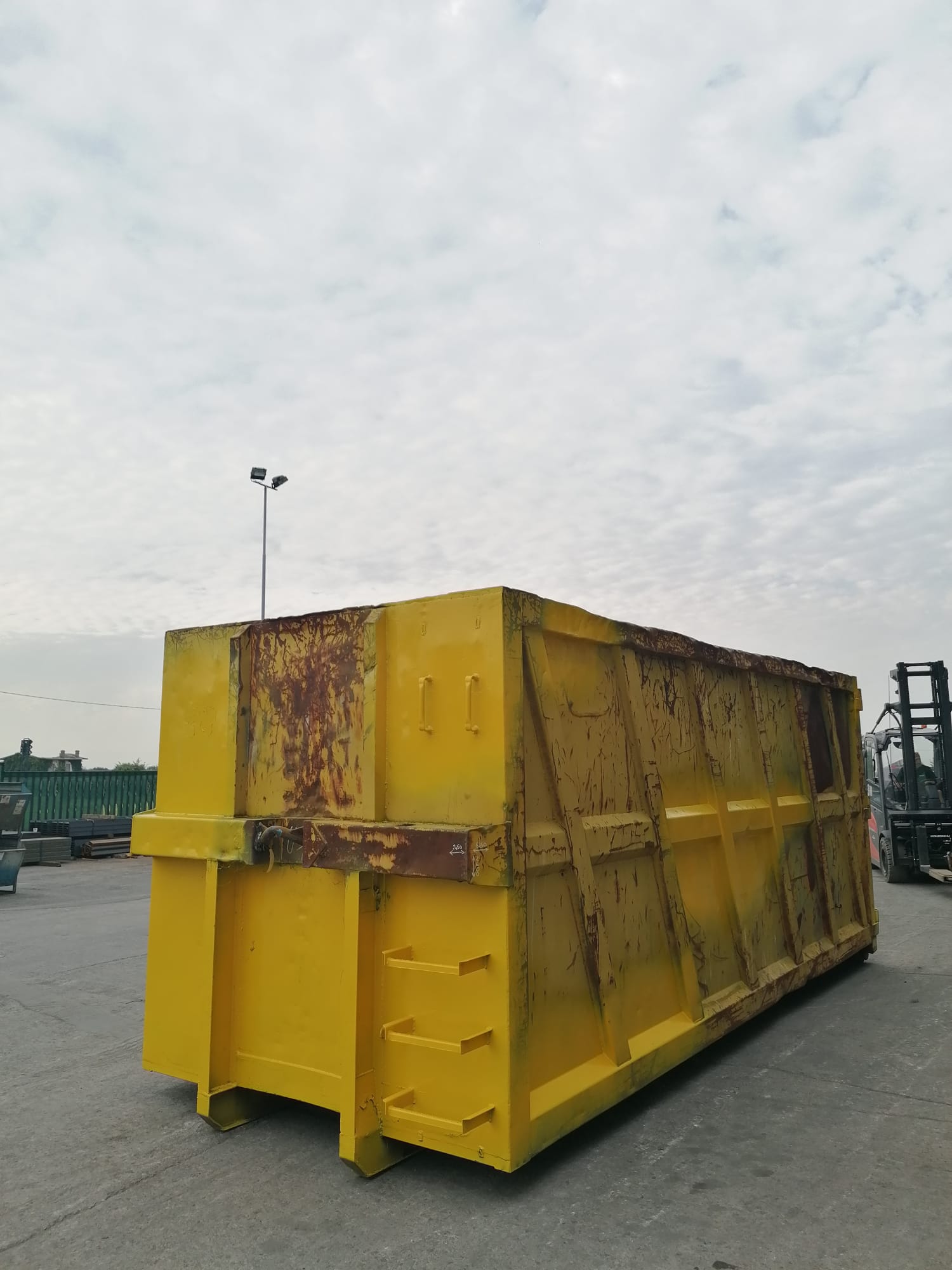 Conteneur usagé US-723