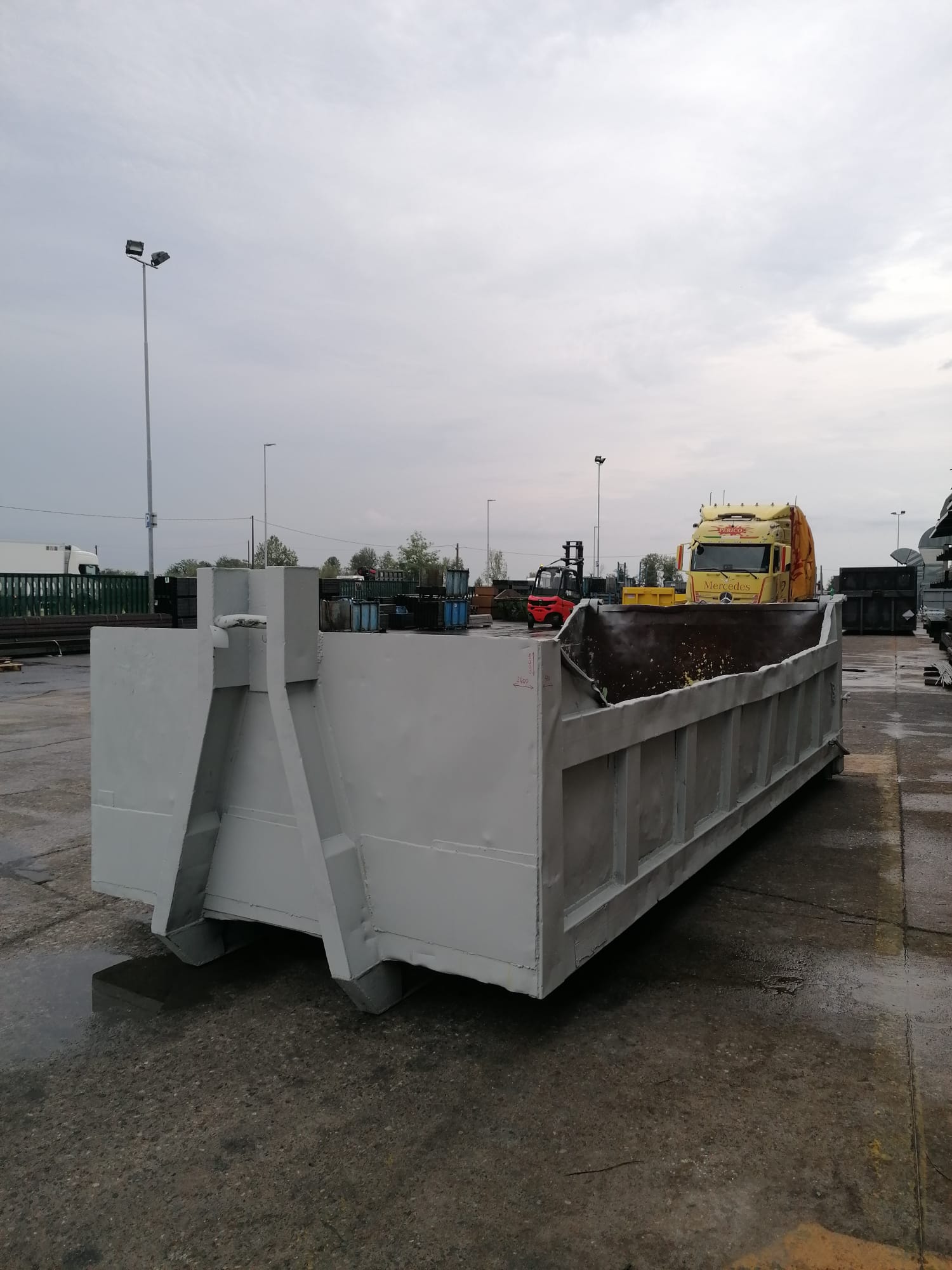 Conteneur usagé US-726